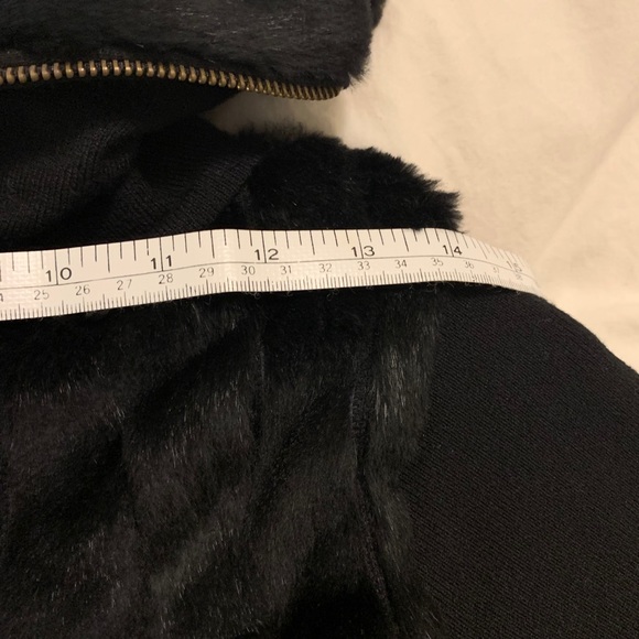 BEAUTIFUL BLACK FUR AND FABRIC CROPPED JACKET - Picture 10 of 11